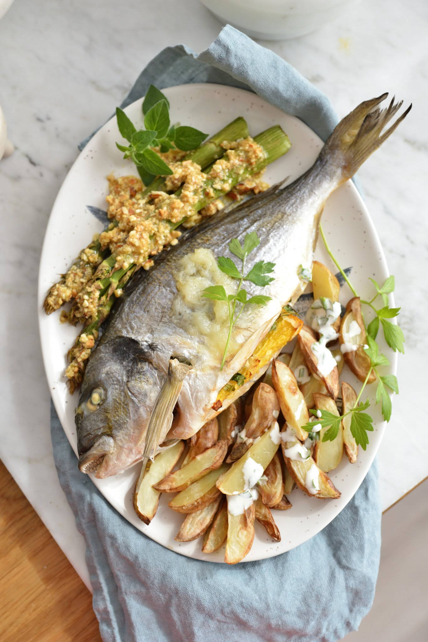 dorada ze szparagami w pesto