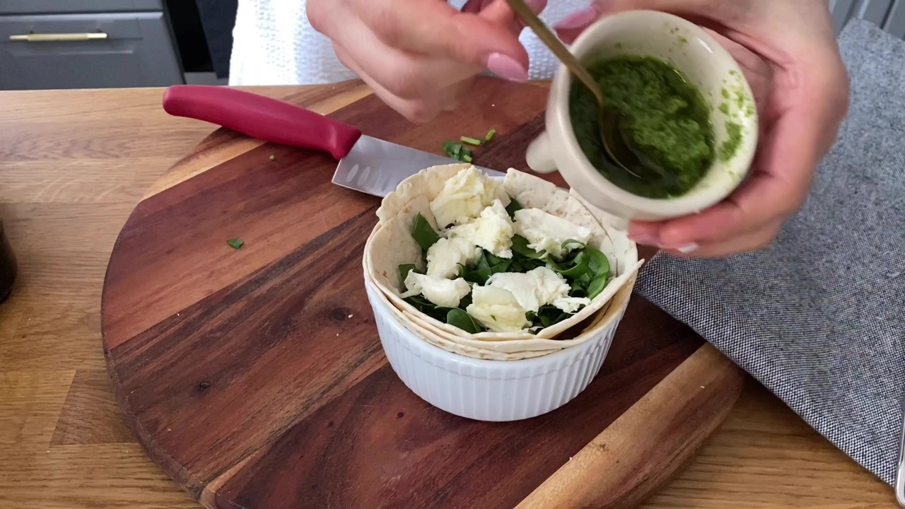 dodana mozarella do dania