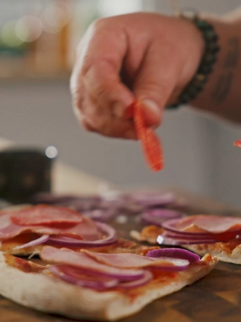 salami na pizzy
