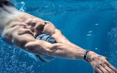 Opaska sportowa z GPS i do pływania. Jak wybrać najlepszą? Opaska sportowa z GPS i do pływania. Jak wybrać najlepszą?