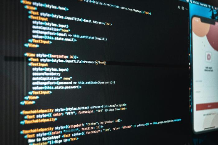 Monitor dla programisty — jaki wybrać i na co zwracać uwagę podczas zakupu