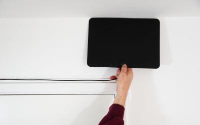 Najlepsza antena pokojowa do telewizji naziemnej – jaką wybrać?