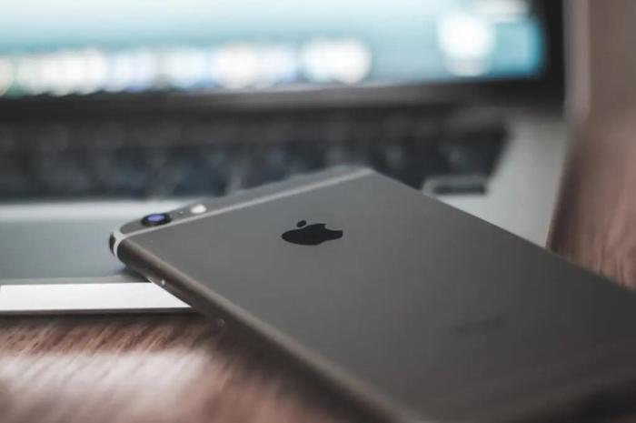 Jak przesłać zdjęcia z iPhone na komputer. Jak to zrobić?