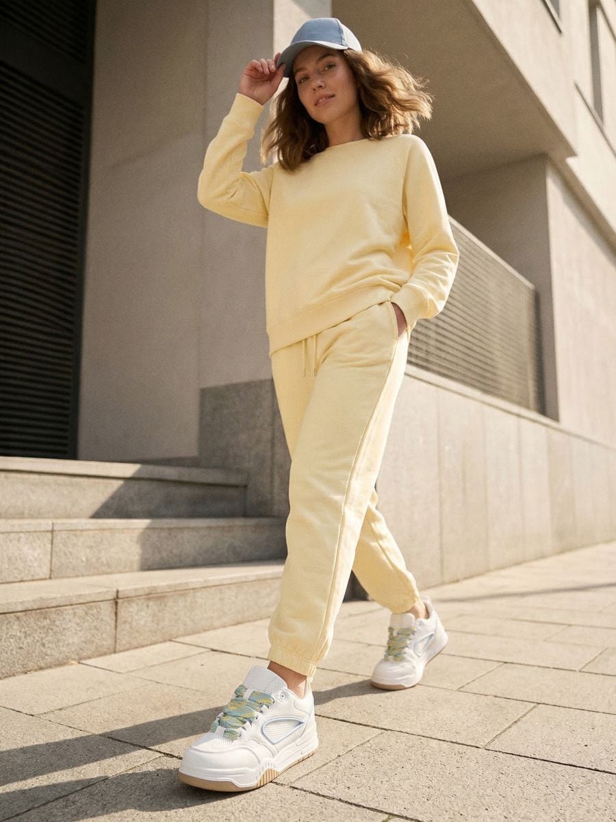 Sneakersy z dekoracyjnymi sznurówkami Sneakersy z dekoracyjnymi sznurówkami - beżowy - SINSAY