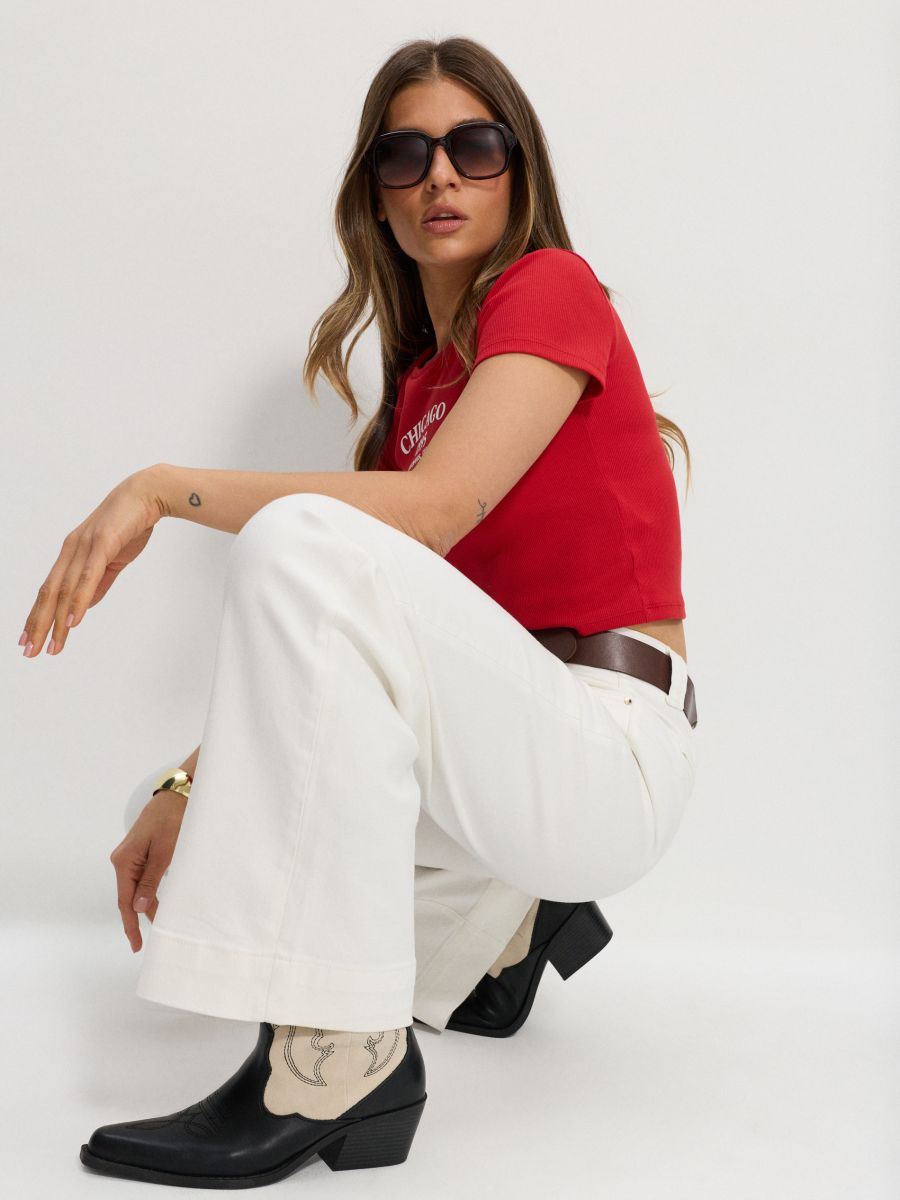 Jeansy wide leg z paskiem Jeansy wide leg z paskiem - kremowy - SINSAY