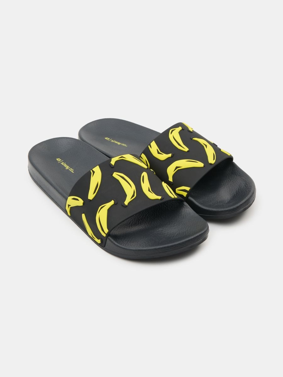 Klapki z motywem bananów - czarny - SINSAY
