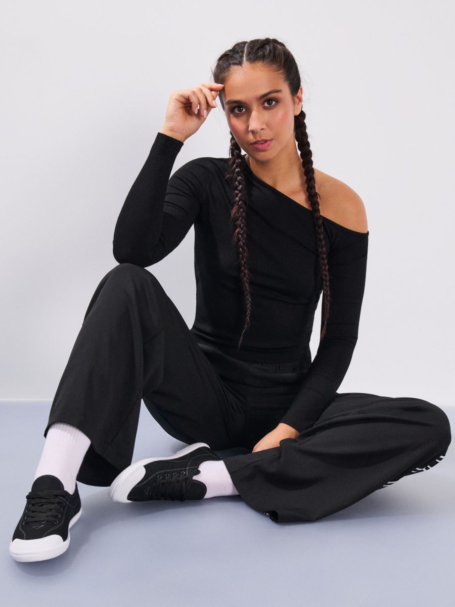 Adidași cu cusături decorative - negru - SINSAY