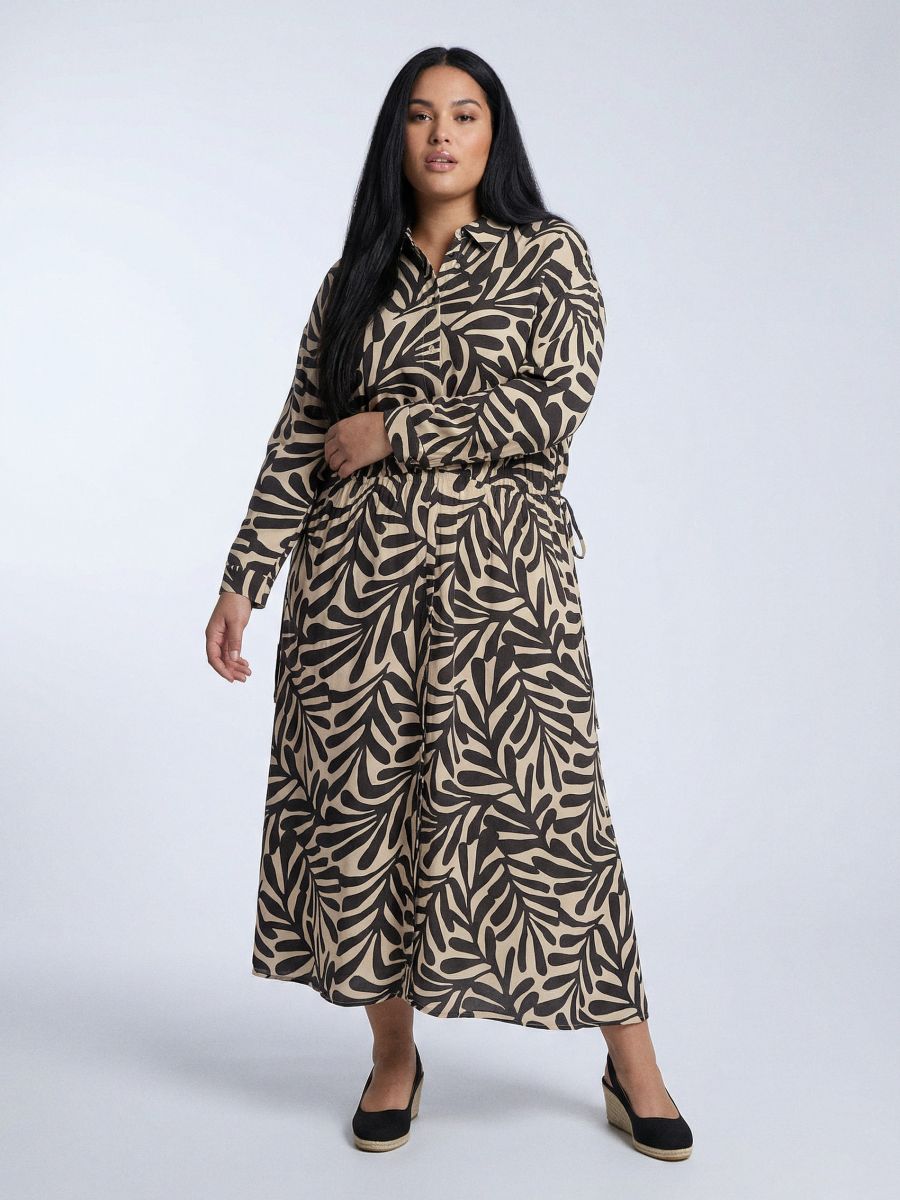 Wiskozowa sukienka w lisciasty wzór z wiązaniem w talii Plus Size Wiskozowa sukienka w lisciasty wzór z wiązaniem w talii Plus Size - wielobarwny - SINSAY