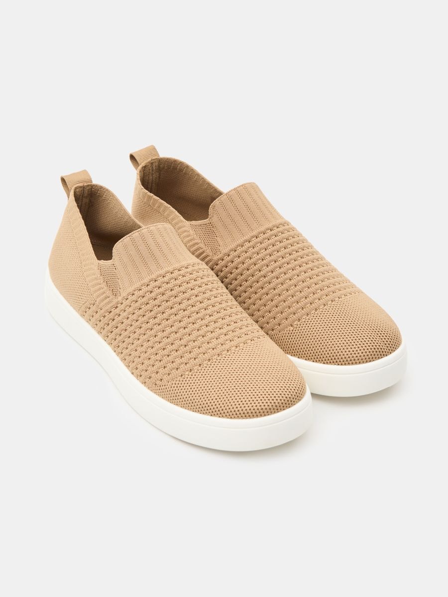 Trampki slip-on z dzianinową cholewką Trampki slip-on z dzianinową cholewką - beżowy - SINSAY