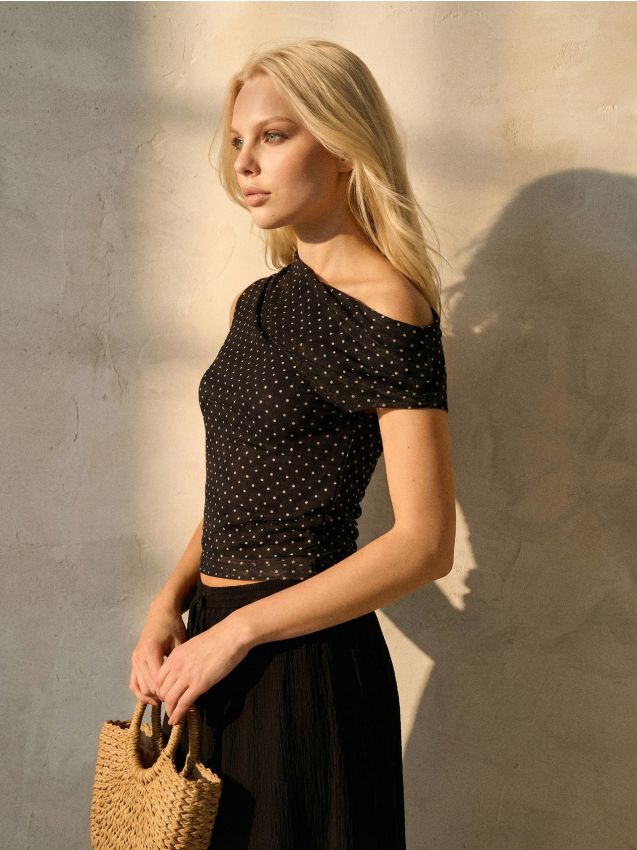 Asymmetrische Bluse mit Punkten